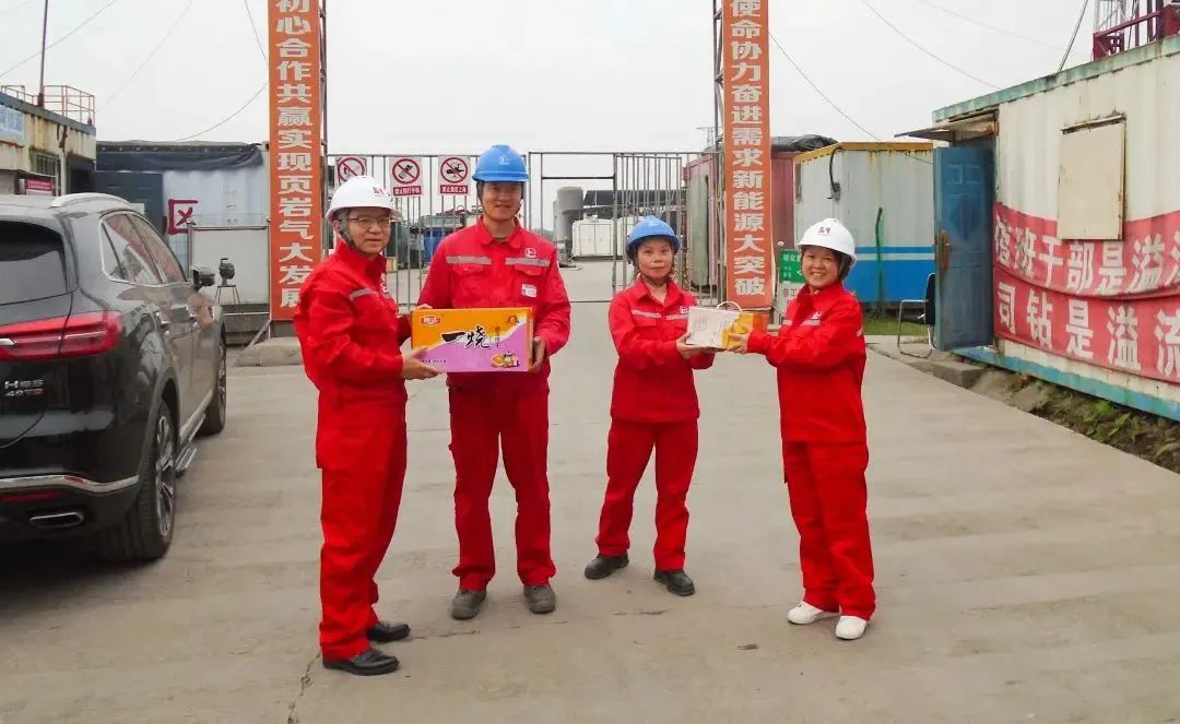 情系員工到一線,傳遞關(guān)懷暖人心(圖1) 情系員工到一線,傳遞關(guān)懷暖人心(圖1)